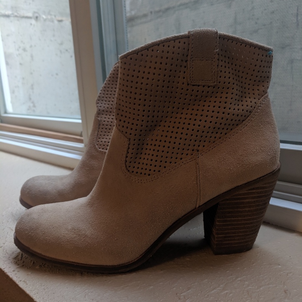 Vince camuto ankle heeled boot